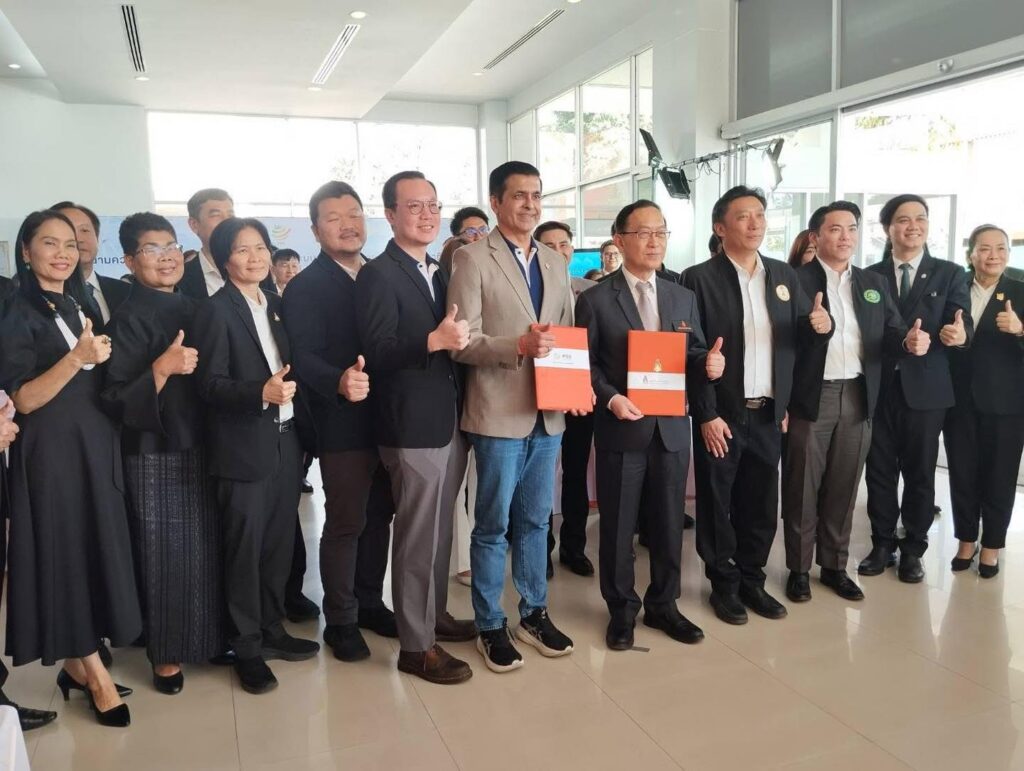 มข. จับมือ HYAPSS ติดตั้งโซลาร์เซลล์ 30 MWp รุกยุทธศาสตร์ Carbon Neutrality ตั้งเป้าก้าวสู่ความเป็นกลางทางคาร์บอน ปี 2572 633300000 1233770748733302 1786723494968434457 n