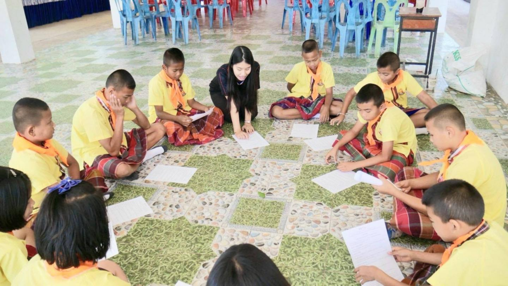 จากเส้นไหมสู่สายใยแห่งชีวิต: เมื่อคนรุ่นใหม่บ้านวังคูณ ลุกขึ้นมาสืบสานตำนานผ้าไหม image 2026 03 19 185543868