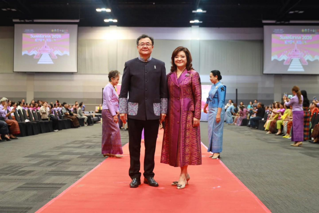 จังหวัดขอนแก่น จัดกิจกรรมวันสตรีสากล ประจำปี 2569 ภายใต้แนวคิด “ผู้นำสตรีสืบสานหัตถศิลป์ไทย จากพระราชปณิธานแม่หลวงสู่เศรษฐกิจสร้างสรรค์ชุมชน” image 2026 03 25 172235221