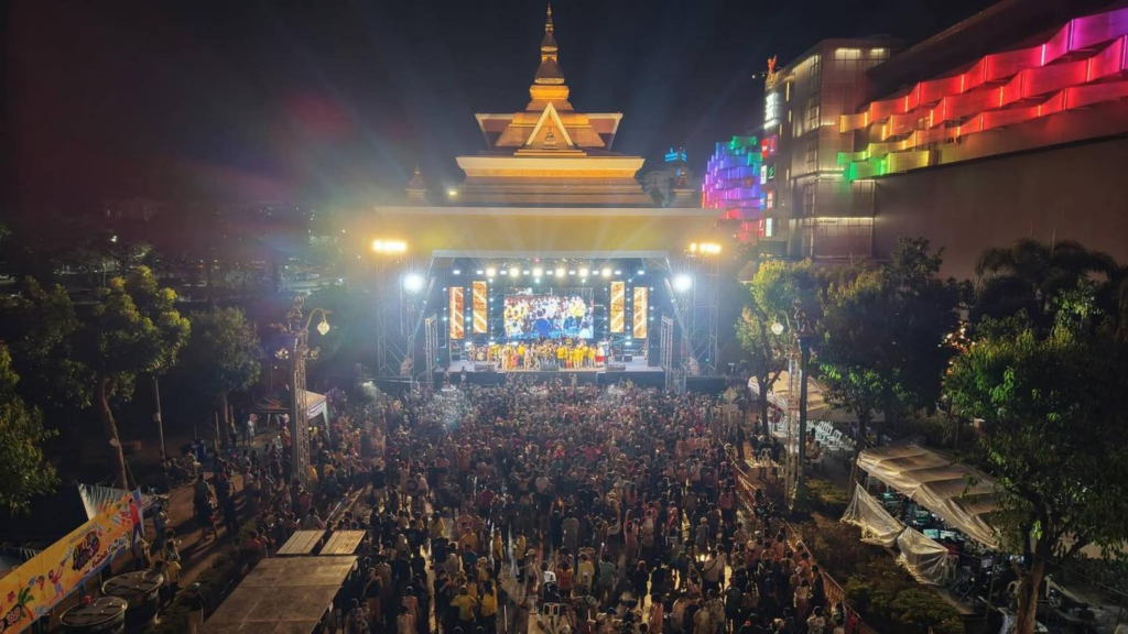 แลนด์มาร์คแตก! คลื่นมนุษย์ 69 ยึดถนนข้าวเหนียว ปิดฉากสงกรานต์ขอนแก่นสุด อลังการ image 2026 04 16 183758179